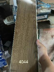 Sàn nhựa hèm khóa vân gỗ 4044